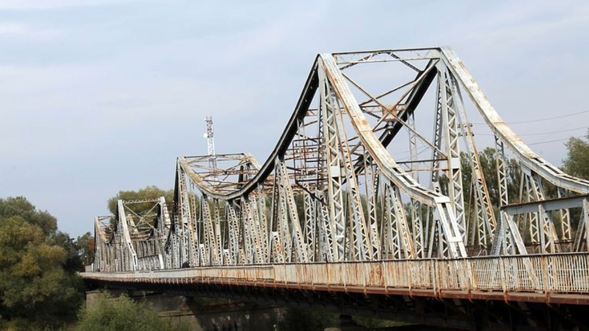 Металевий міст у Галичі