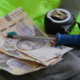 Гроші та робочі інструменти